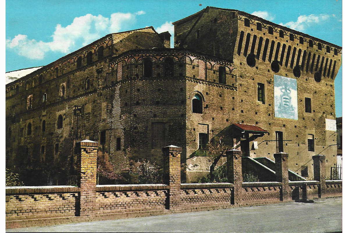 Veduta della Rocca da via Roma in una cartolina anni '70 o '80